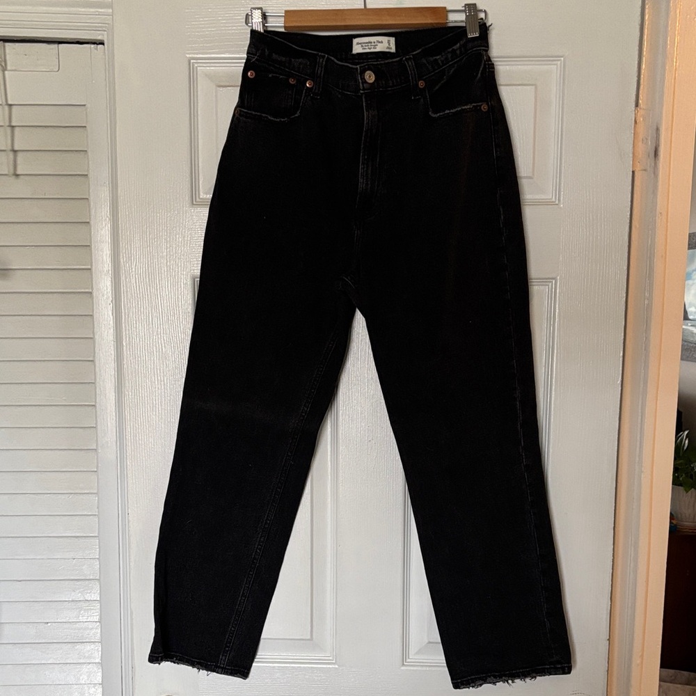 Like New Abercrombie Ankle Straight Black wash Jeans